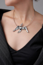 Колье Serenity птица с веточкой в оттенке серебро на гривне
