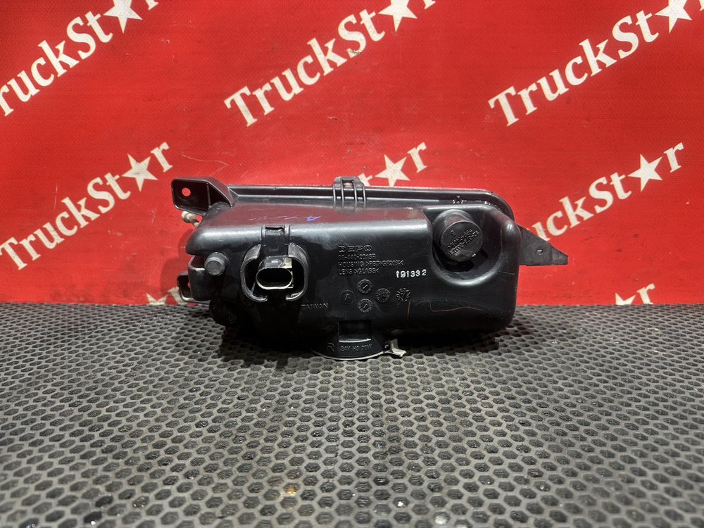 Фара противотуманная правая