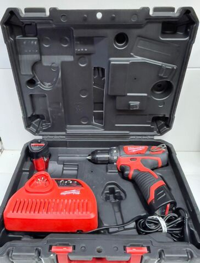 Аккумуляторная дрель-шуруповерт Milwaukee M12 BDD-202C