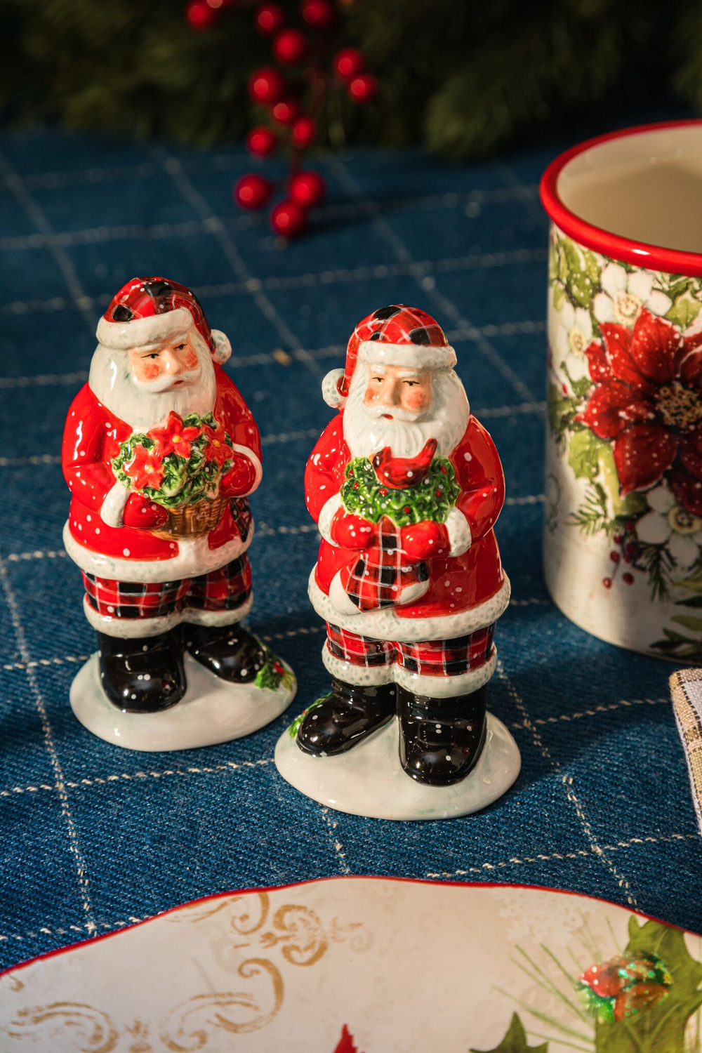 Набор для соли и перца 3D Certified International Corp Новогодний домик Санта