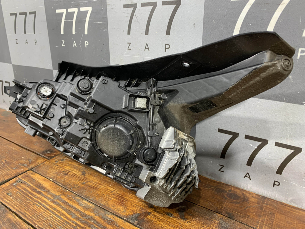 Фара правая LED Kia K5 20-нв Б/У Оригинал 92102L2100