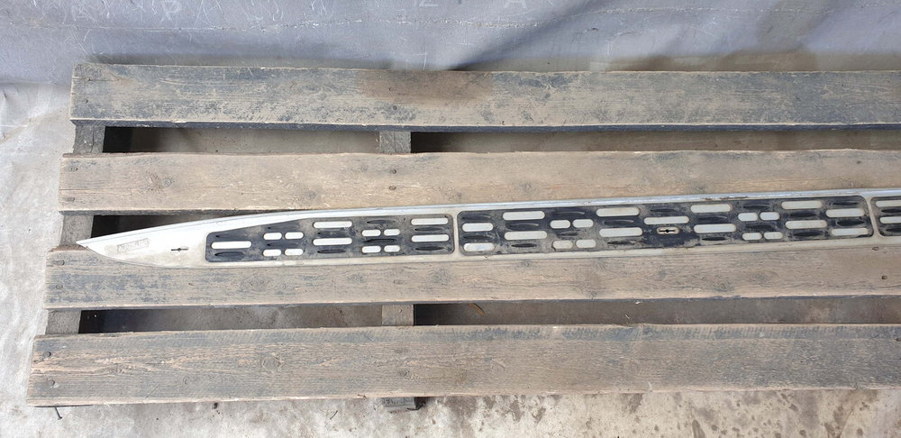 Накладка подножки левой Mercedes GLE (W166) 11-18 Б/У Оригинал A1666980348