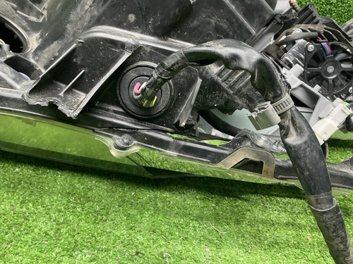 Битая Фара правая Land Cruiser 200 (15-21) LED