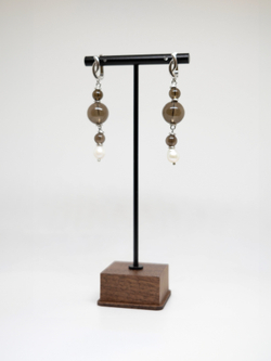 Серьги из раух-топаза и жемчуга