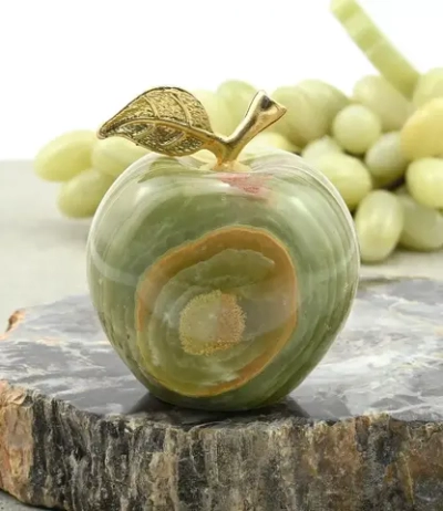 Яблоко из камня оникс 50*50*60мм.