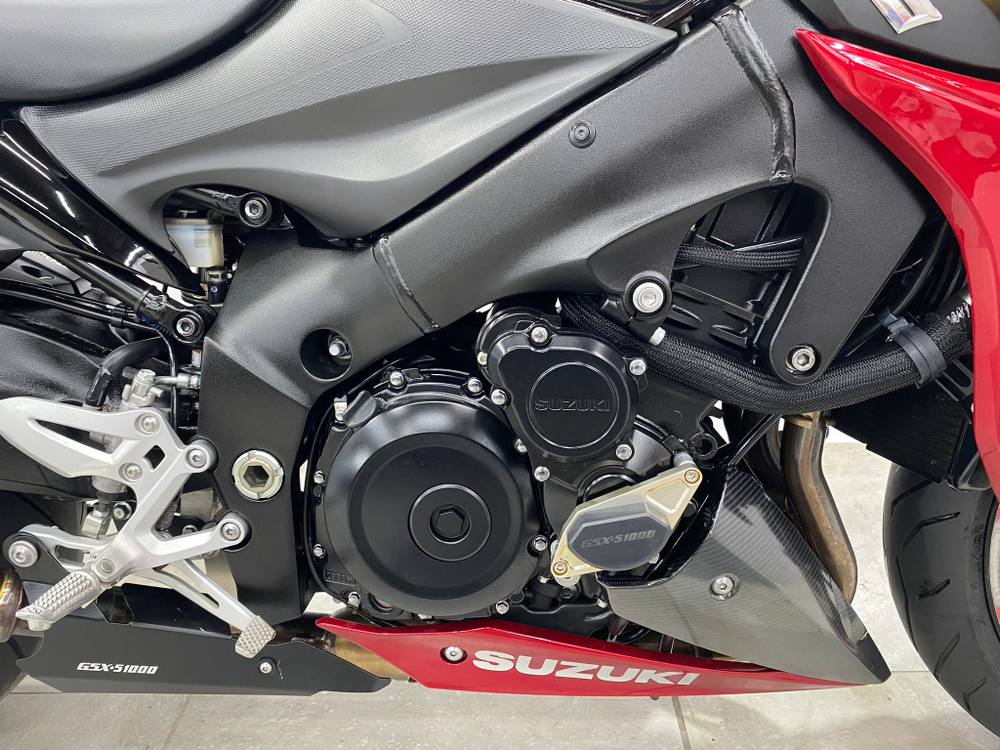 Suzuki GSX-S1000 049268