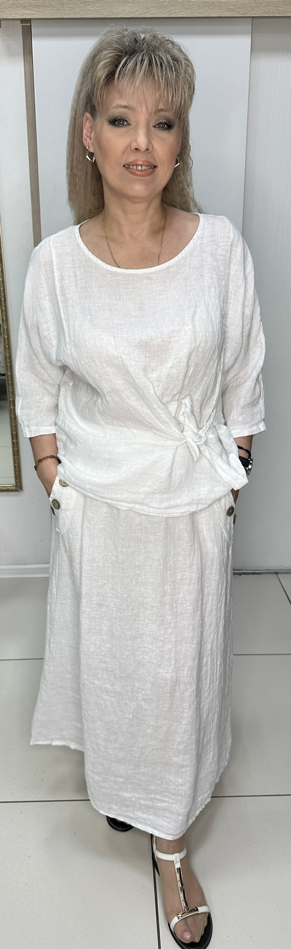 Белая льняная юбка с кармашками