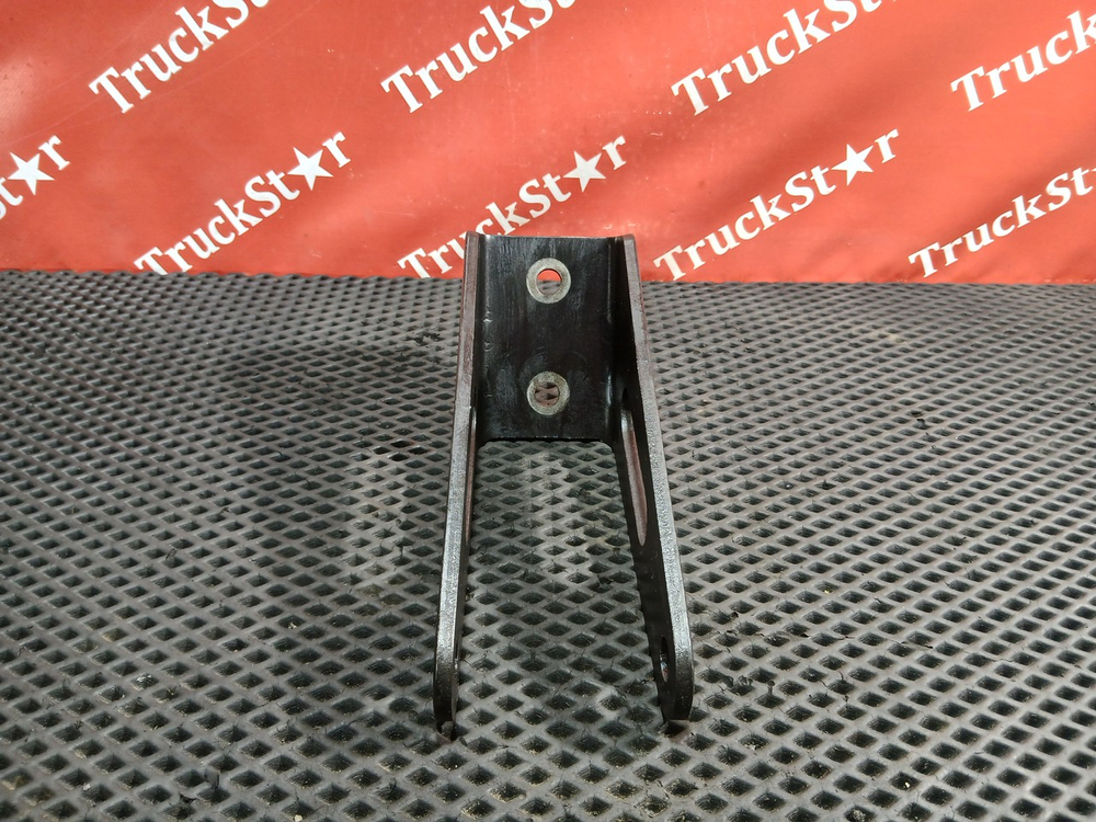 Кронштейн амортизатора переднего