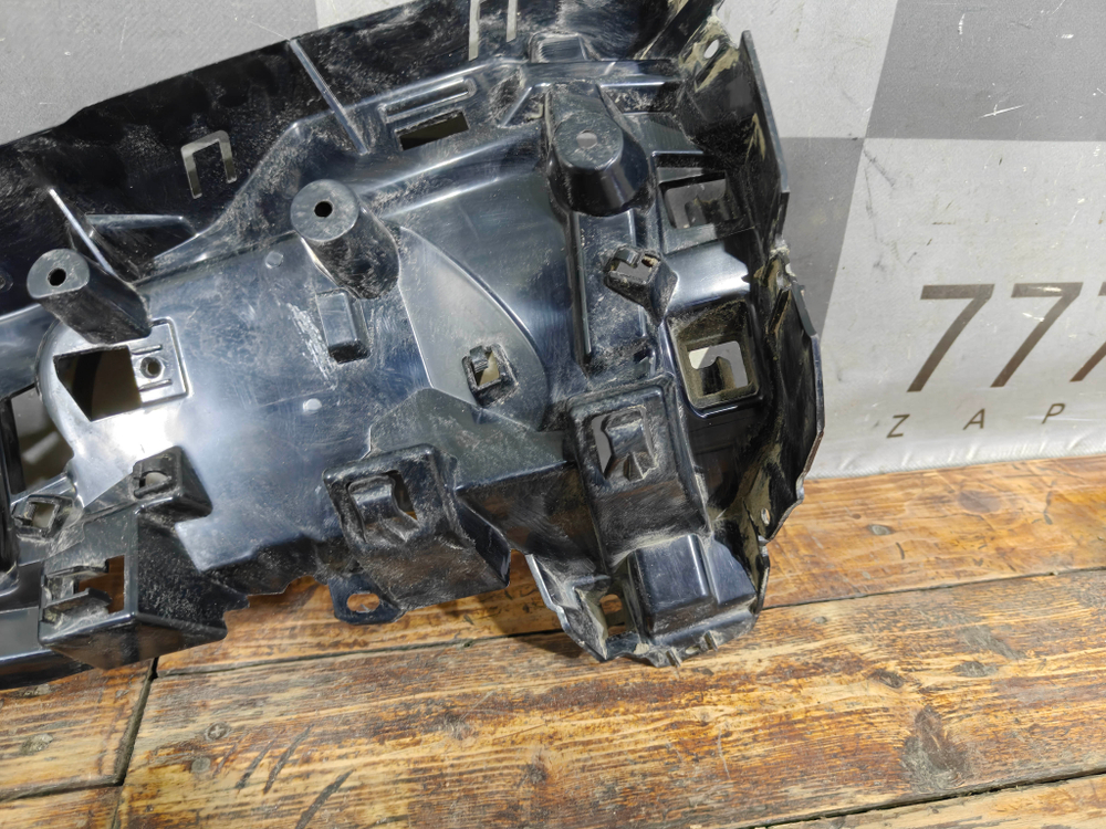 Кронштейн заднего бампера правый Land Rover Range Rover 5 (L460) 21-нв Б/У Оригинал LR151053