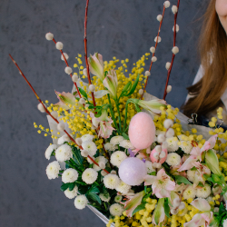 161. Весенний пасхальный букет с мимозой и веточками вербы