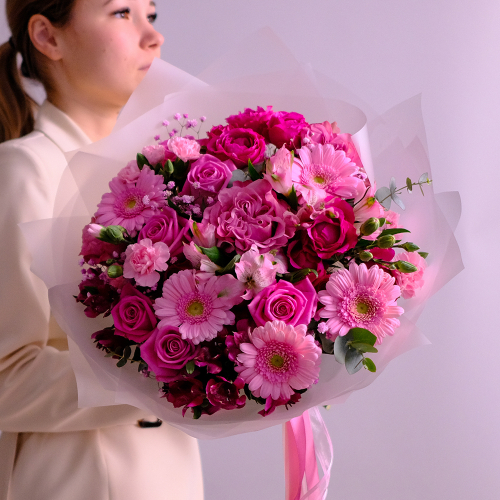 Купить Яркий букет с герберами и пионовидными розами #746