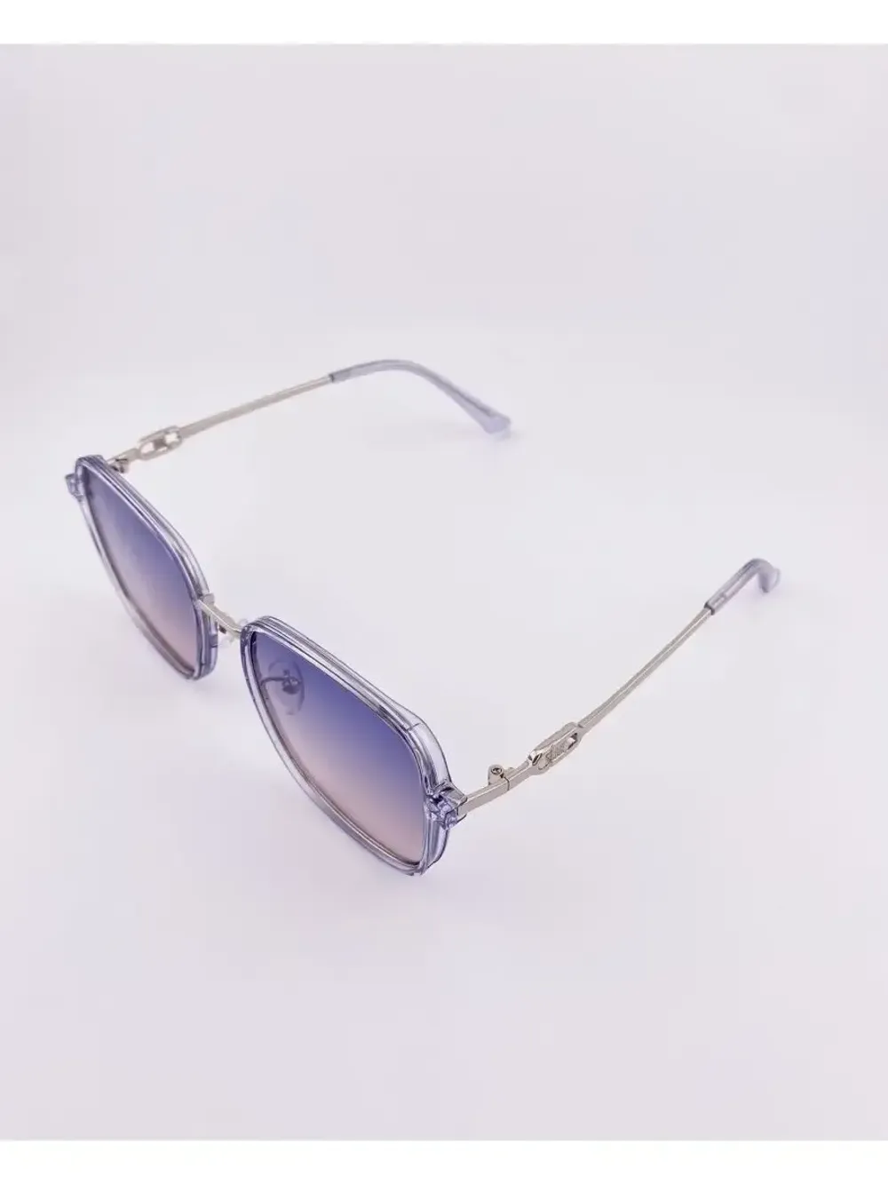 Очки солнцезащитные