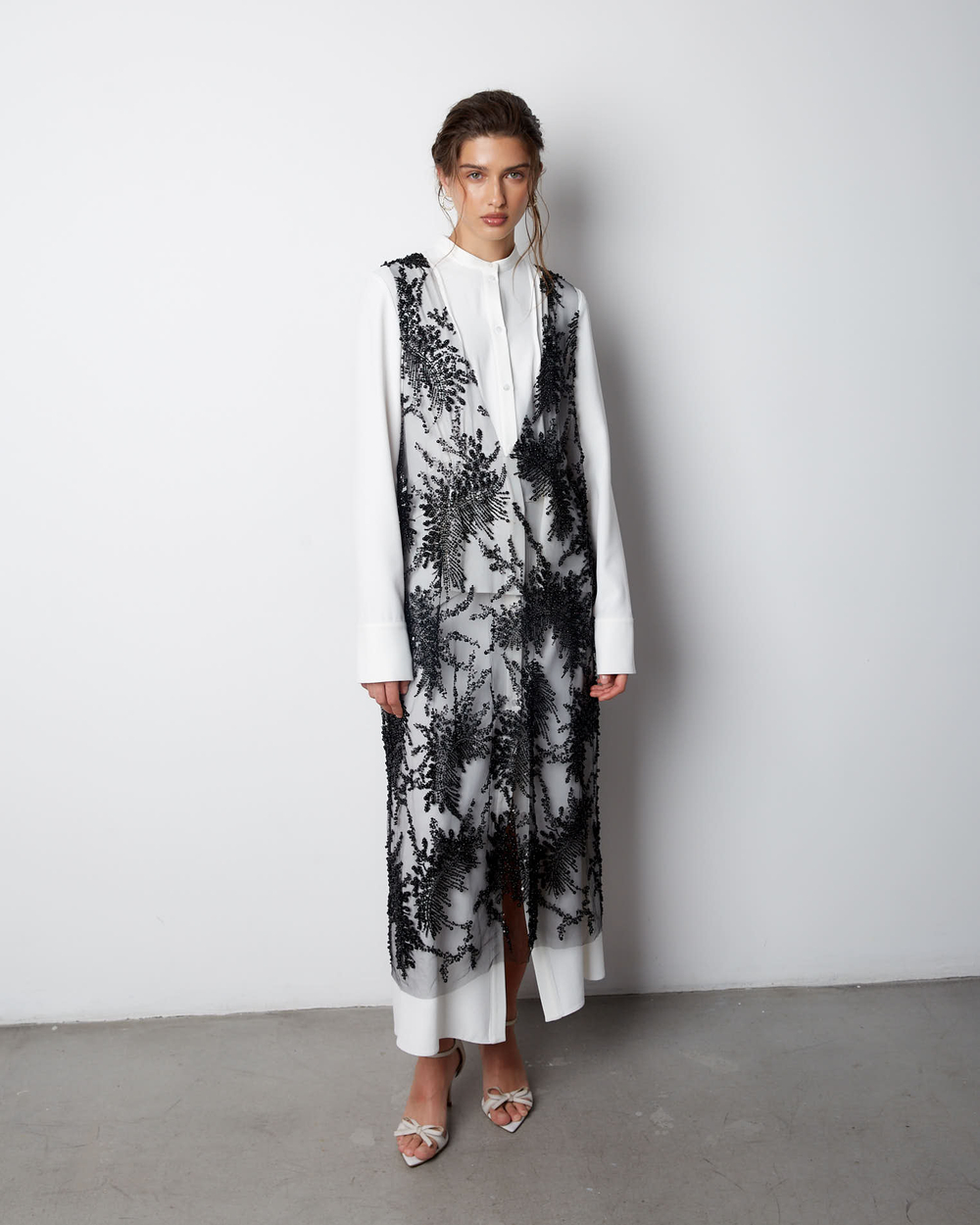 Топ-украшение из бусин и пайеток черный