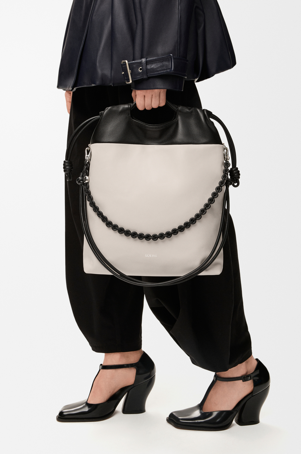 Loewe Сумка-тоут Flamenco из мягкой кожи ягненка наппа, экрю/черный