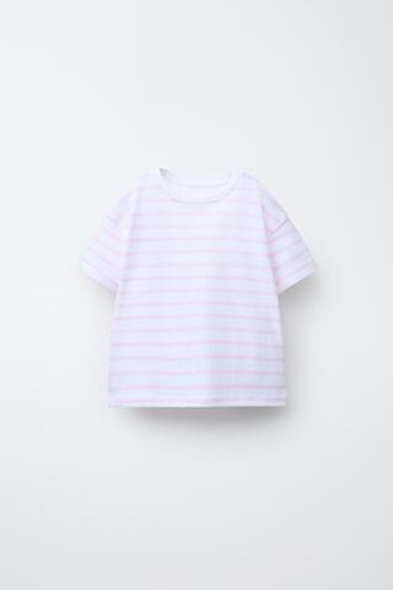 ZARA НАБОР ИЗ ТРЕХ ОДНОТОННЫХ ФУТБОЛОК И ФУТБОЛОК В ПОЛОСКУ, РОЗОВЫЙ