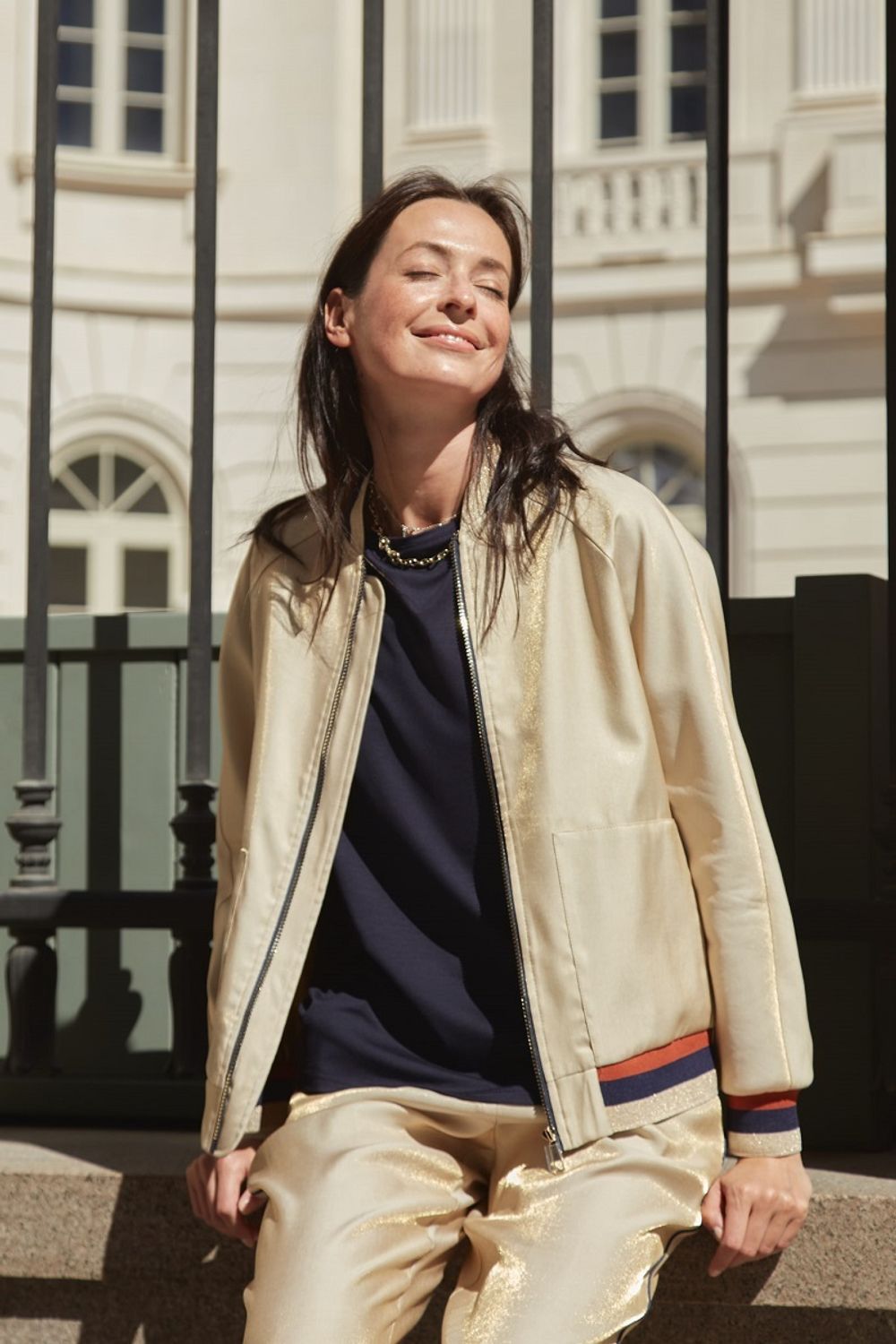 Бомбер золотой вискоза (размер 42)