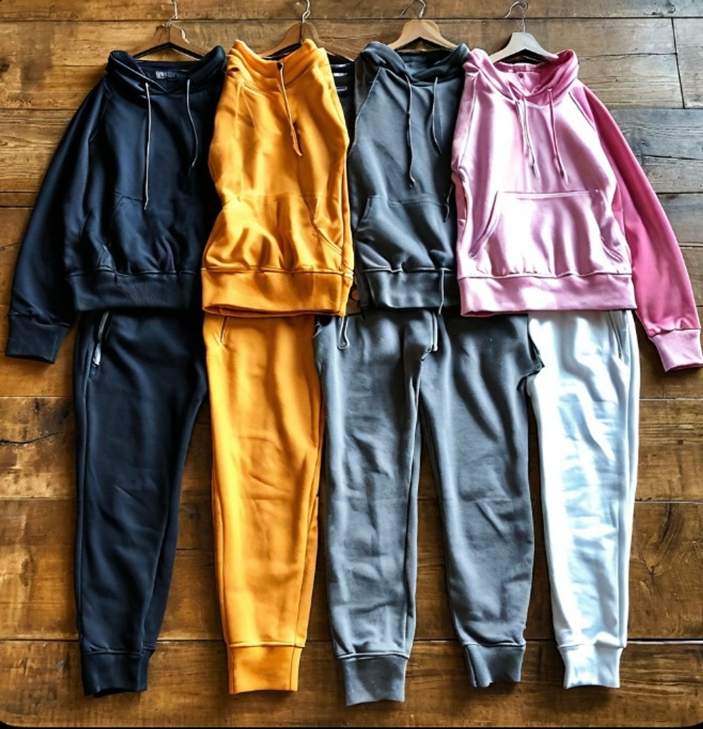 Каталог женских спортивных костюмов