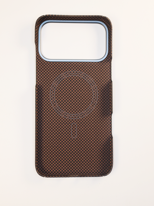 Карбоновый чехол для IPhone 17 Pro MAX with MagSafe коричневый квадрат (Brown)