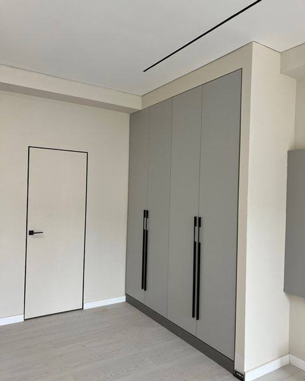 Шкаф «Практик» 1,6×2,5×0,6 — ЛДСП Egger, фурнитура Blum, доставка и монтаж по всей России