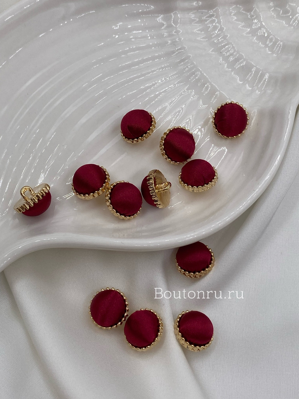 Пуговицы на ножке атласные бордовые