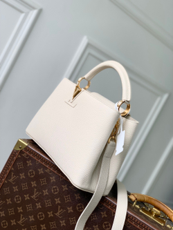 Louis Vuitton Capucines MM