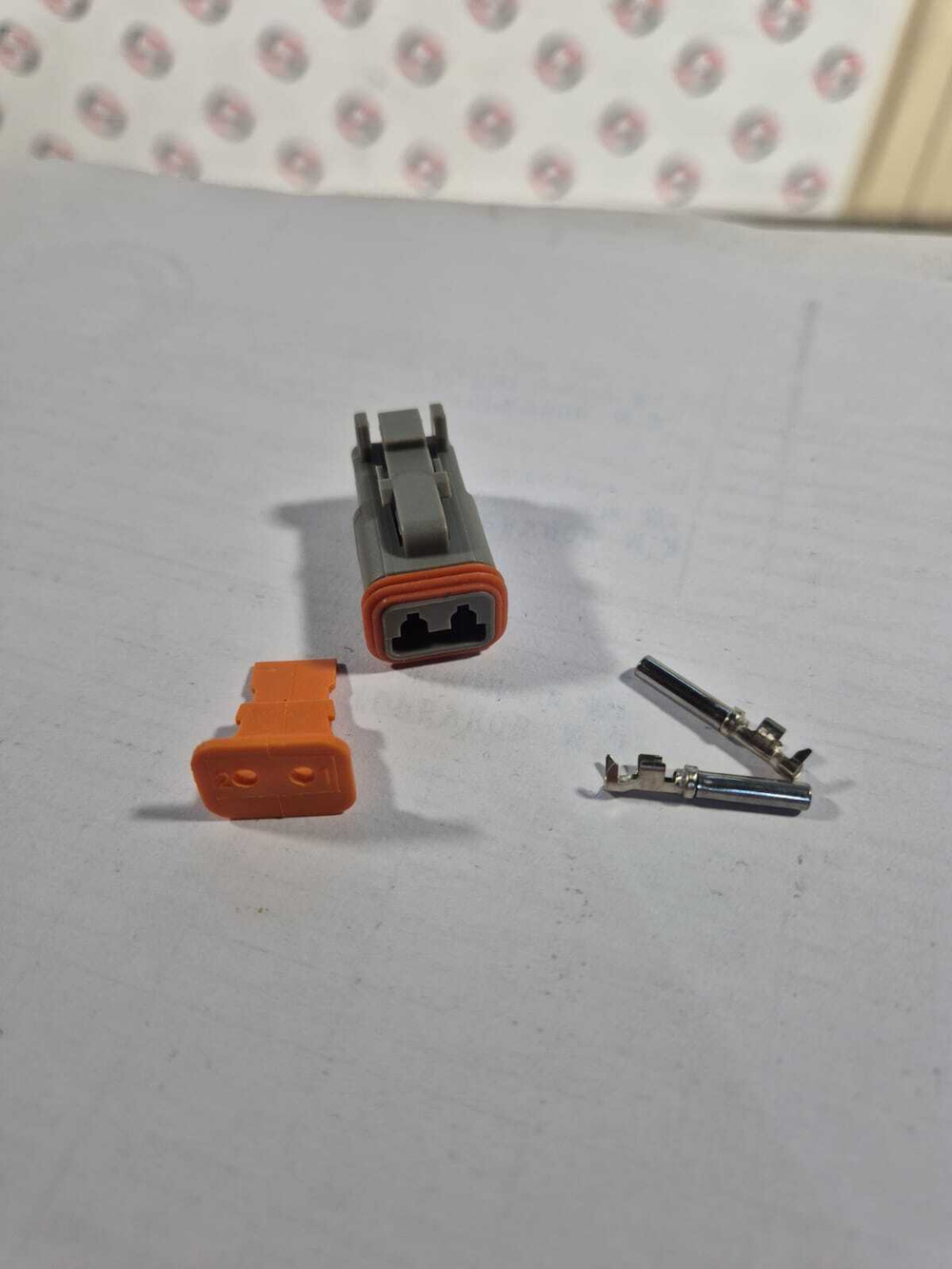 Разъем гнездовой DT06-2S 2-х контактный серии DEUTSCH