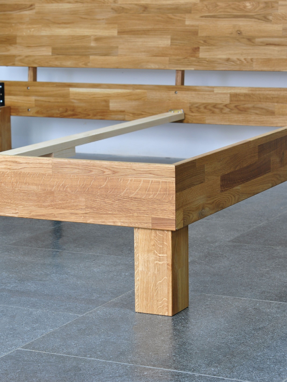 Кровать Buona Vita 160х200 из натурального дуба на ножках в стиле лофт