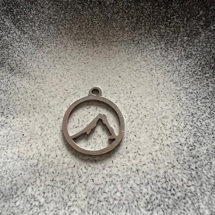 Подвеска йога асана. Фурнитура для изготовления украшений и аксессуаров.