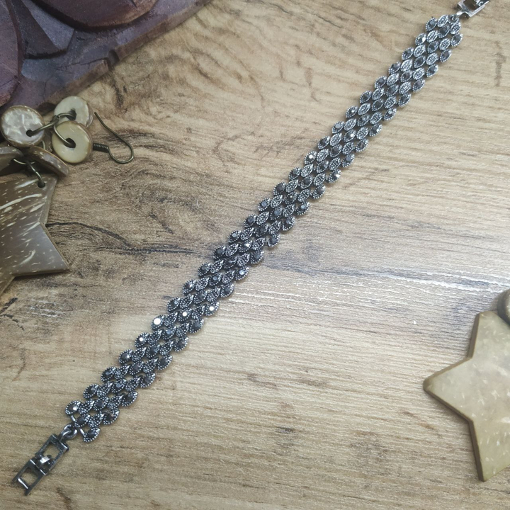 Браслет Vogue 2 Лепесток в 5 рядов 11 мм стразы графитовые металл серебристый