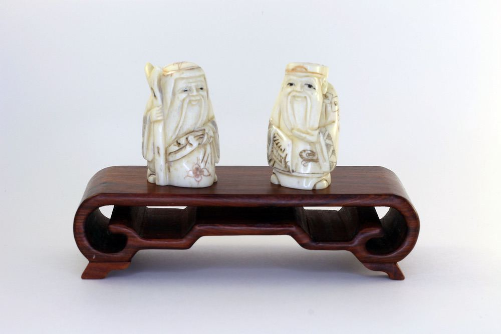 Сет нэцкэ Дзюродзин и Фукурокудзю на подставке