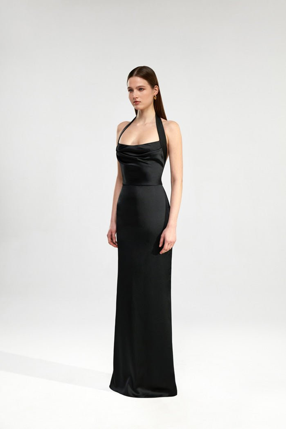 Платье макси из сатина с драпировкой и открытой спиной