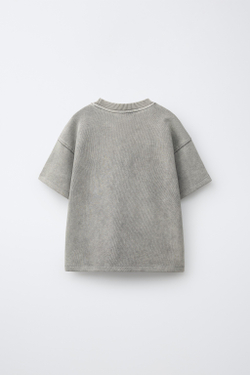 ZARA ФУТБОЛКА С ЭФФЕКТОМ ПОТЕРТОСТИ И ГРАФФИТИ, СЕРЫЙ