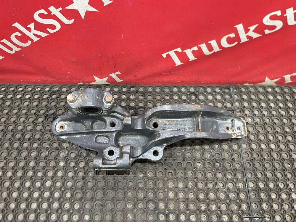 Кронштейн пневморессоры правый 2018г.