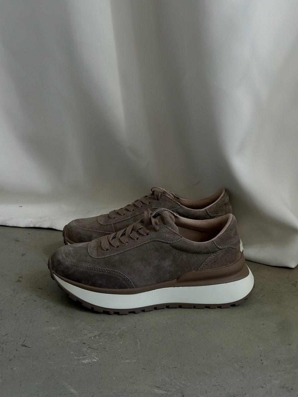 Кроссовки из натуральной замши