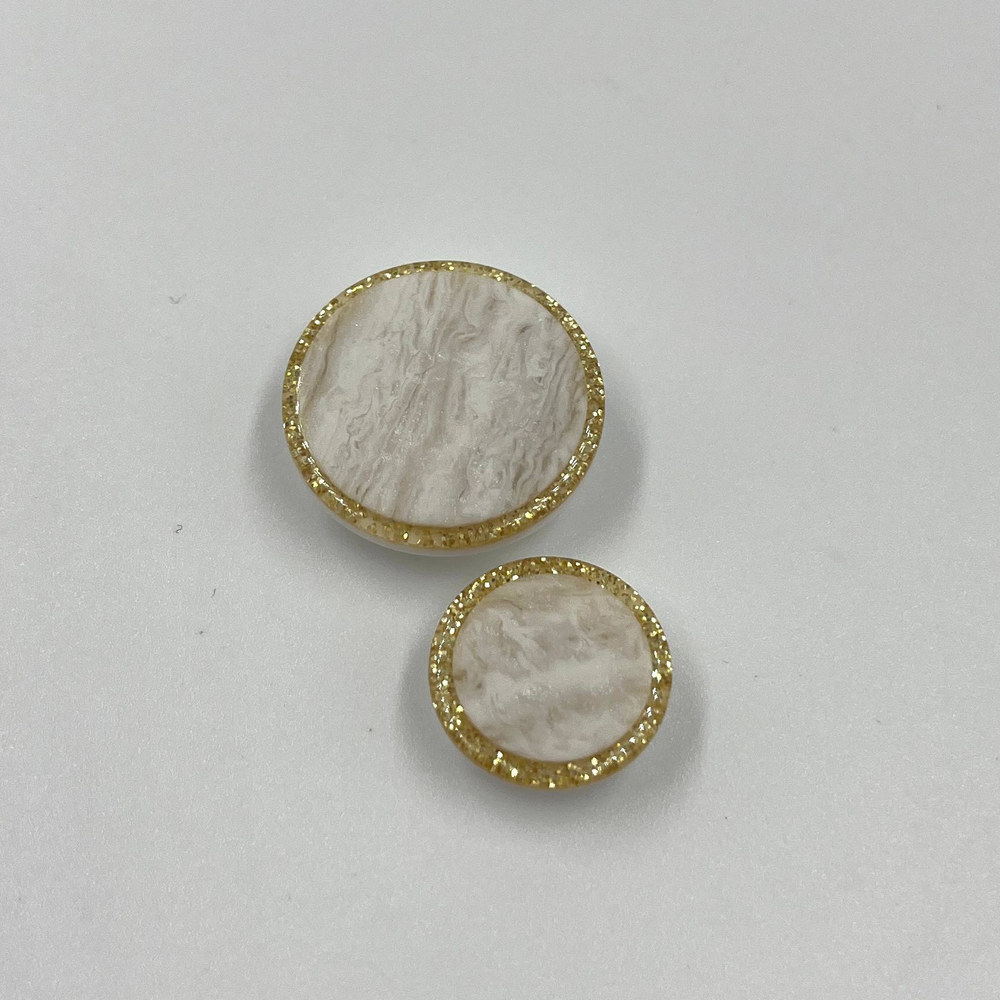 Пуговицы белые с золотом