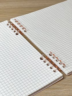 Блокнот квадратный в клетку 60л 195х210 мм розовый (8808-016)