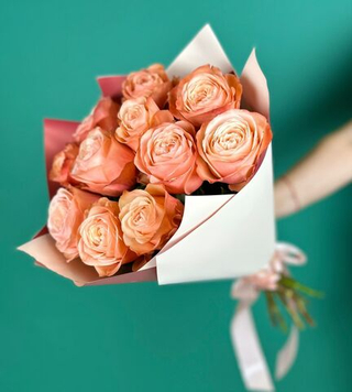 Букет цветов из 11 пионовидных Эквадорских роз Кахала