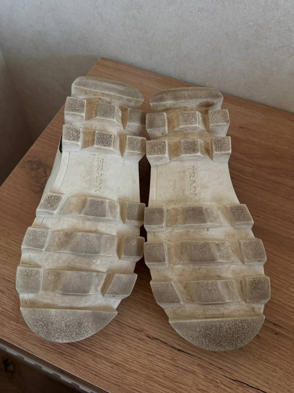 Сандалии Prada