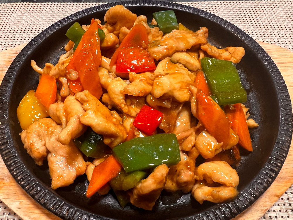 Свинина на сковороде с овощами