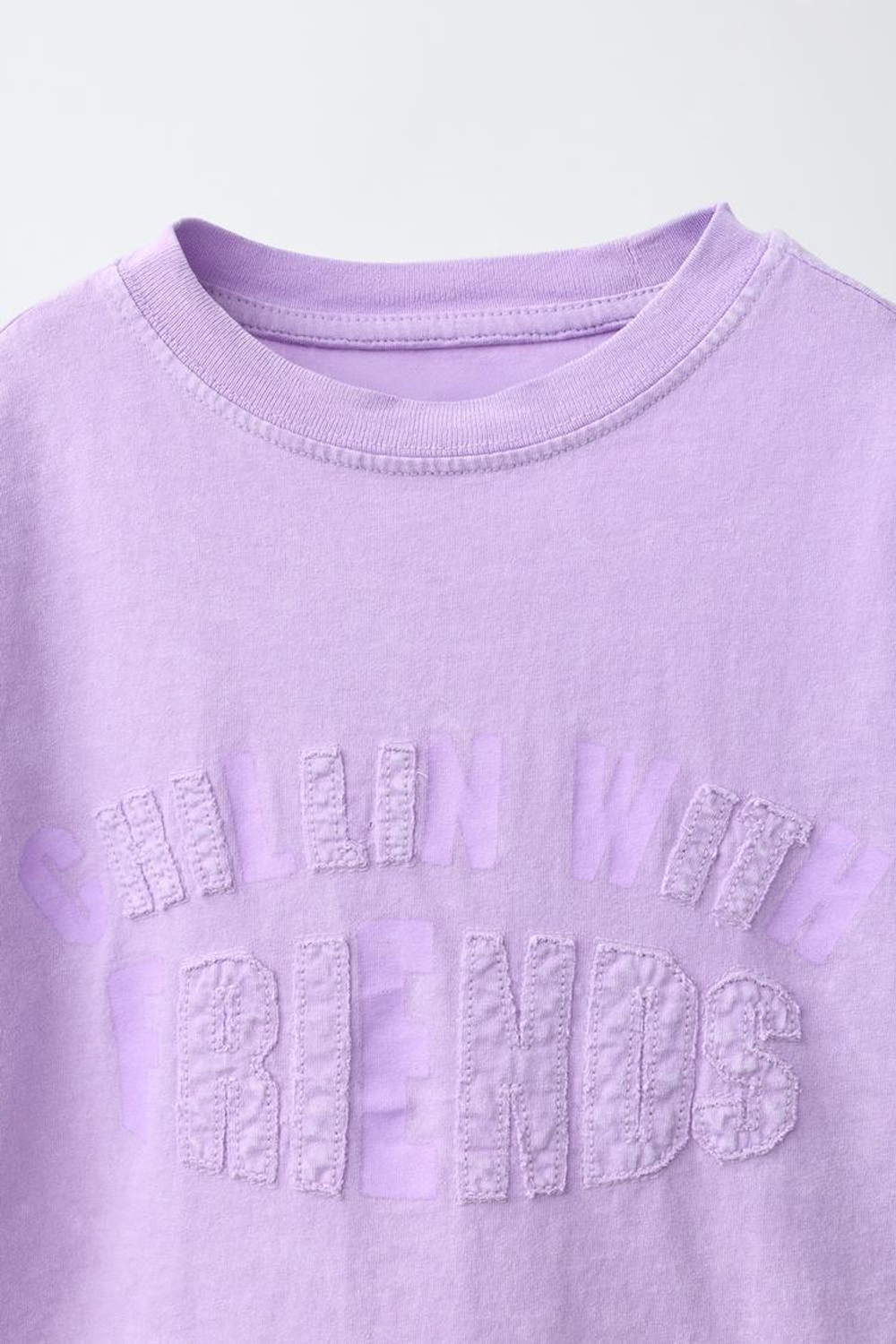 ZARA ФУТБОЛКА С РЕЛЬЕФНОЙ НАДПИСЬЮ, СИРЕНЕВЫЙ
