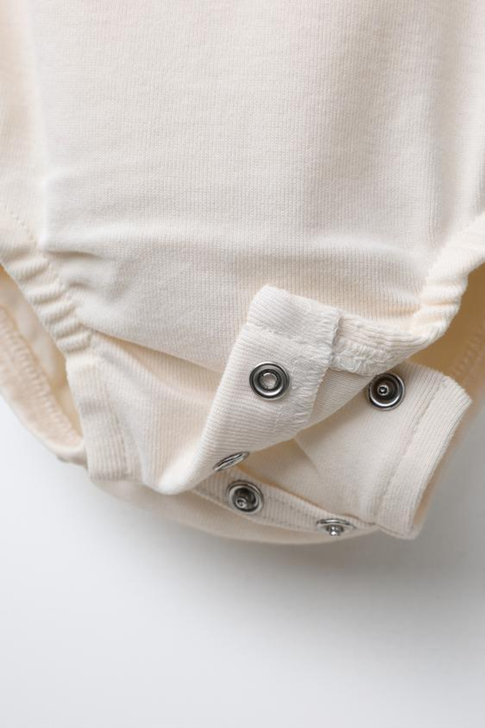 ZARA ОДНОТОННЫЙ КОМПЛЕКТ ИЗ БОДИ И ПОЛЗУНКОВ, ЭКРЮ