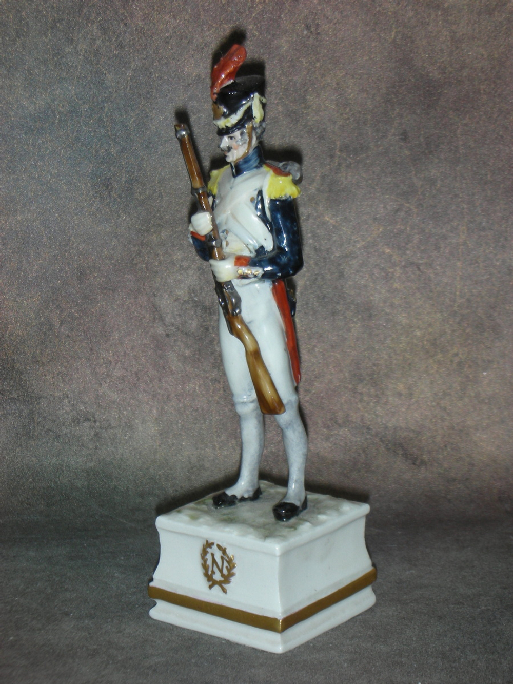 Статуэтка. Фарфор. Солдат Стрелок гренадёр. Cacciapuoti. Италия
