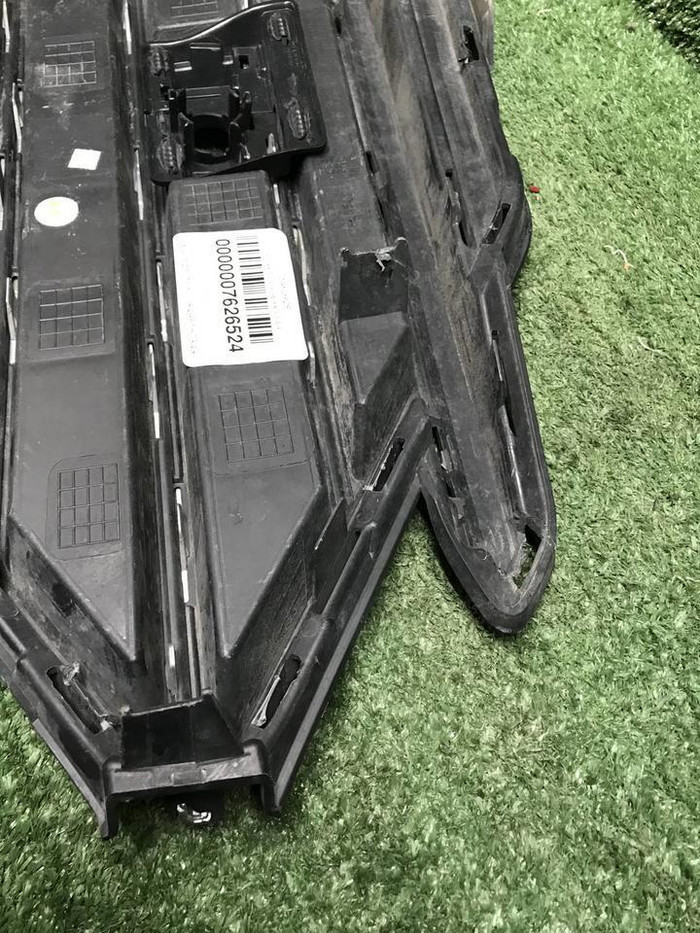 Решетка переднего бампера VW Touareg 3 (18-23)