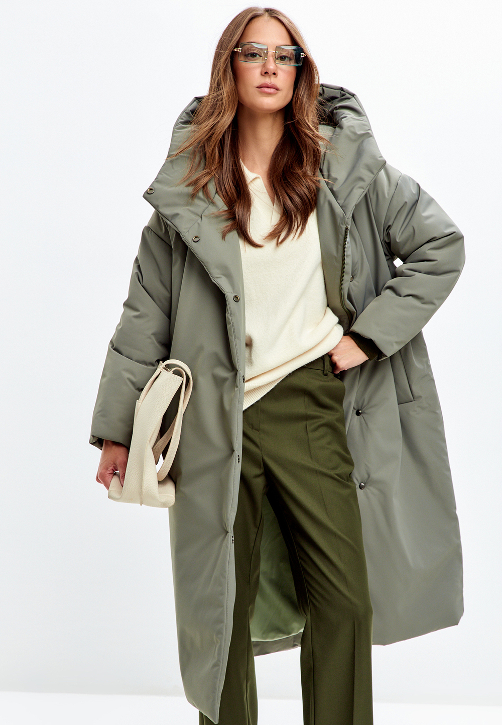 Пальто в минималистичном стиле