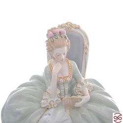 Статуэтка Royal Classics Девушка с книгой 28 см