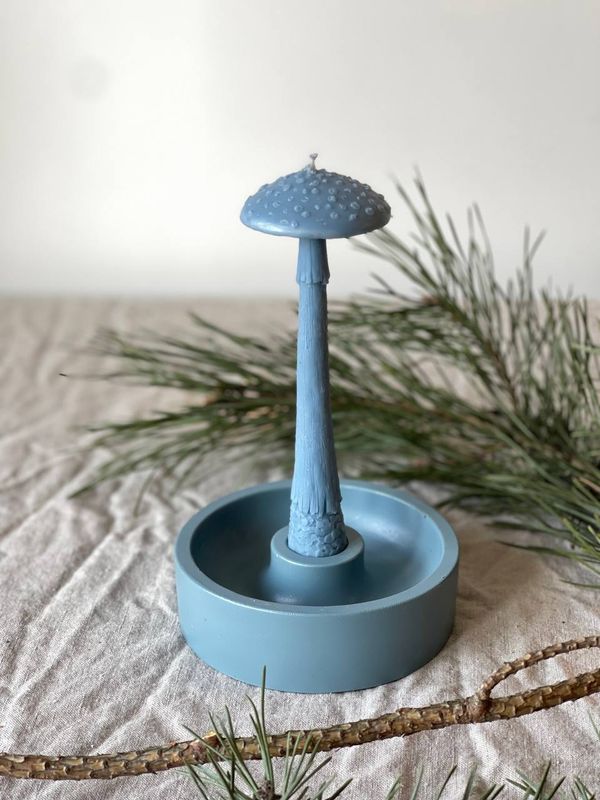 Свеча Молодой Мухомор Сизый (Пачули и дерево) - фото 1