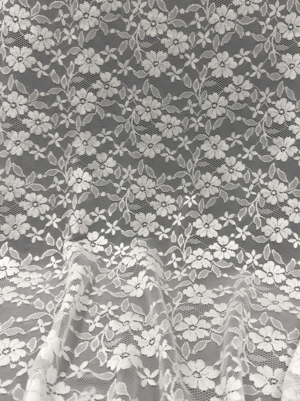 Гипюр эластичный белый ширина 150 см плотный С ПЯТНАМИ