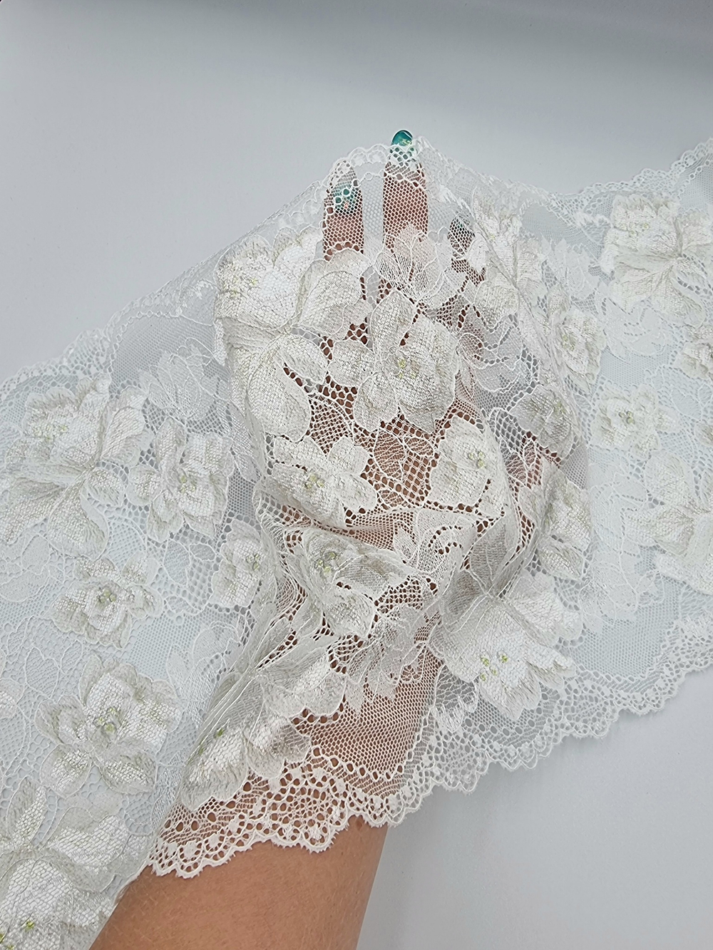 Кружево эластичное молочный/оливковый К784 (Таиланд)