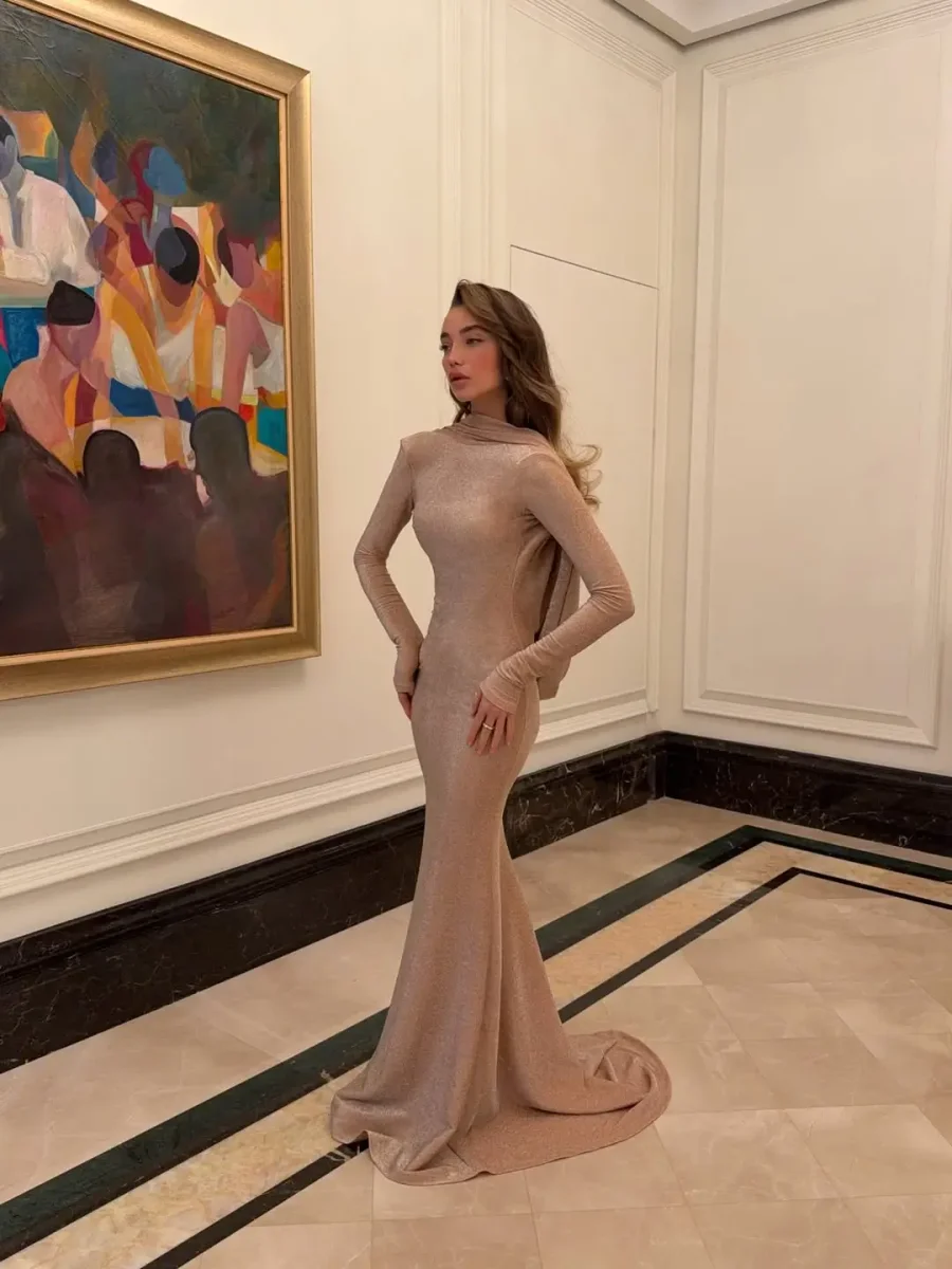 Платье с открытой спиной и шлейфом, Бежевый