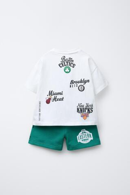 ZARA КОМПЛЕКТ ИЗ ФУТБОЛКИ И ШОРТОВ-БЕРМУДОВ С ПРИНТОМ NBA ©э, ЭКРЮ